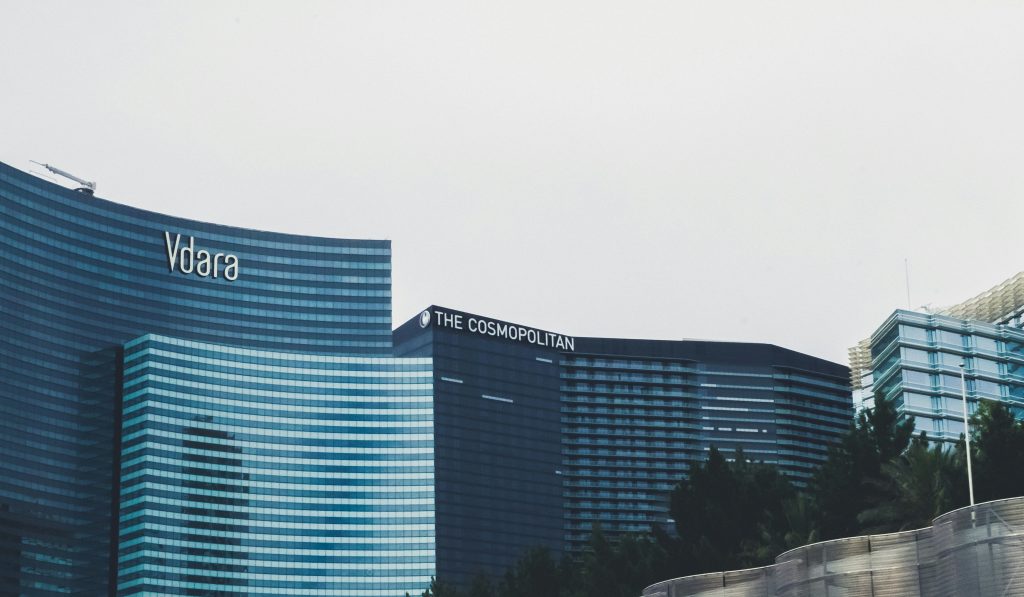 Phương Thức Liên Hệ DF999 Phổ Biến Nhất: Live Chat